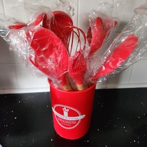 NWT Silicone kitchen utensil 10 piece set